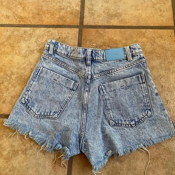 Zara Women Light Blue Distressed Cut Off Denim Shorts Size 2 - Image 2