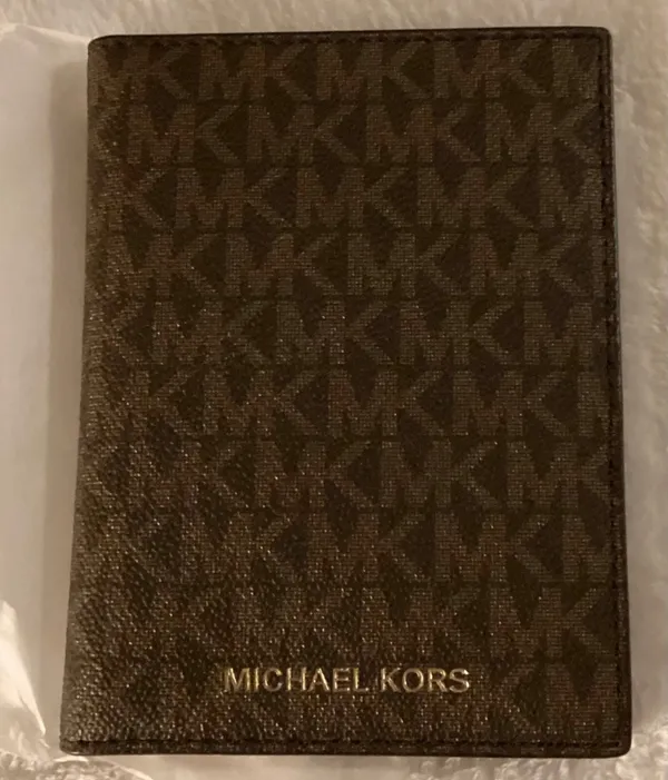 Passport Michael Kors Holder - Image 5