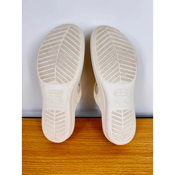 Crocs Sanrah sandals women's 9 liquid metallic flip flop white rose gold comfort - Image 6
