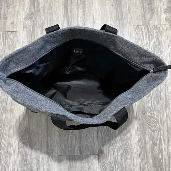 DSW Gray Textured Felt Weekender Tote‎ Travel Bag With Compartment 18x16x7 in - Image 9