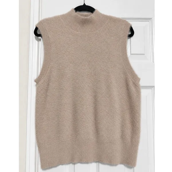 NWOT Bailey 44 Fuzzy Eyelash Knit Mock Neck Sweater Vest Beige Medium Soft Cozy - Image 2