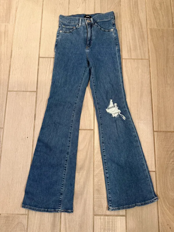 Express Blue High-Rise Flare Jeans with Distressed Knee - Image 3