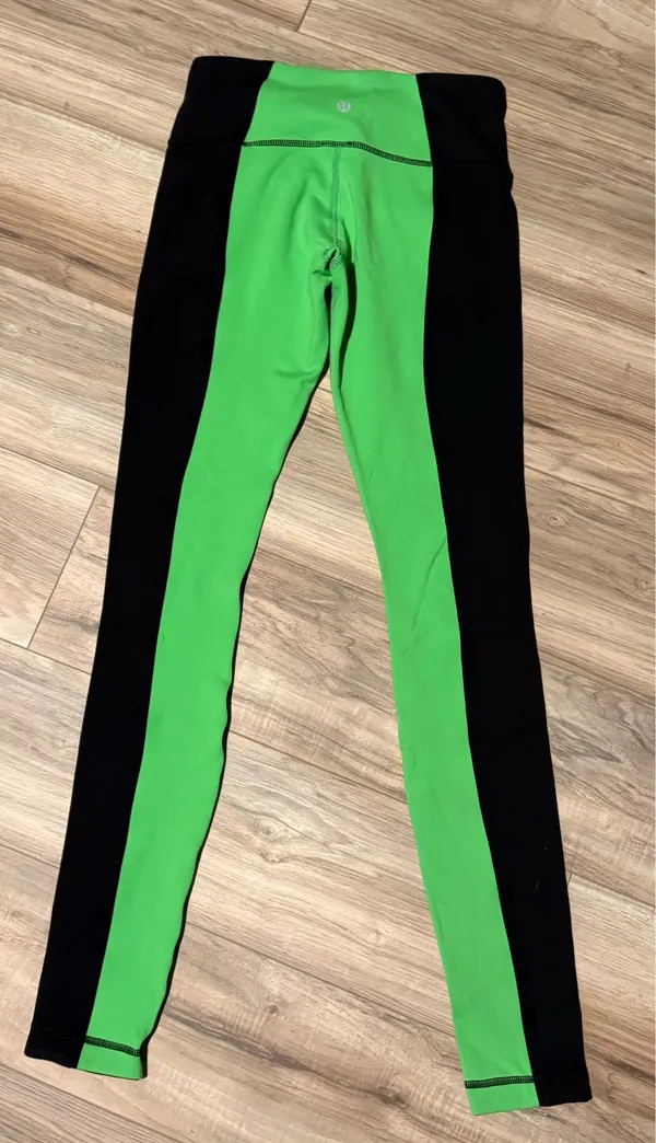 Lululemon green and black leggings size 4 36 inch length - Image 3