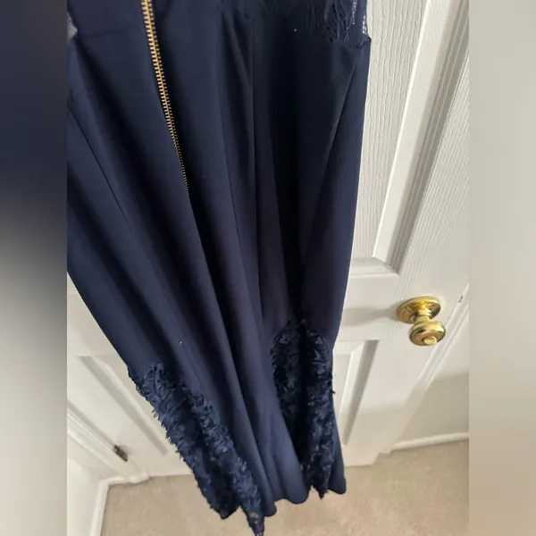 Betsy & Adam Lace-Inset formal maxi gown dress - navy blue size 2 - Image 9