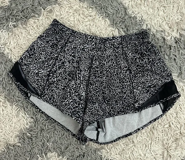 Lululemon Hotty Hot 2.5" Low-Rise Shorts - Image 2
