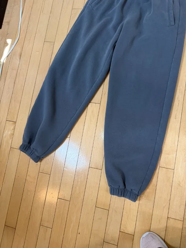Abercrombie & Fitch Super Soft Grey Sweatpants Joggers Size Medium - Image 3