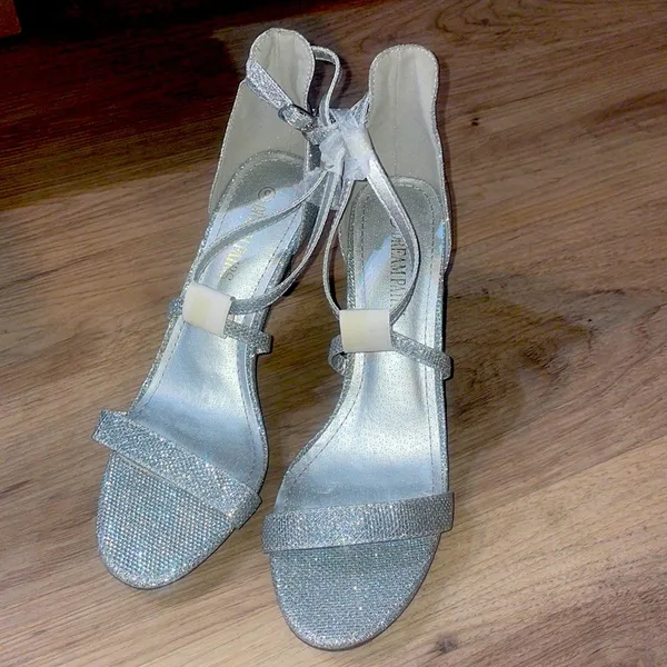 Dream Paris New sparkle silver heels size 9 - Image 4