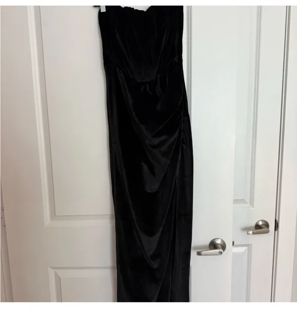 Bardot Strapless Black Dress with High Slit - Image 3