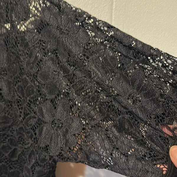 Bibi black lace top size m‎ Size M - Image 6