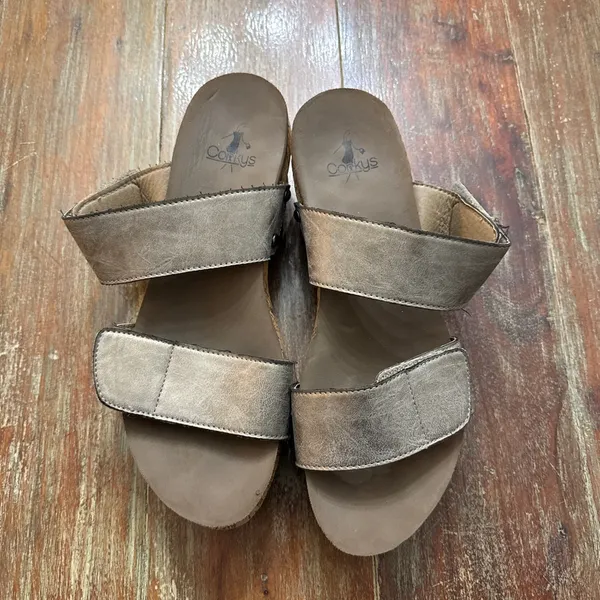 Corkys Metallic Taupe Wedge Sandals Size 8 Summer - Image 4