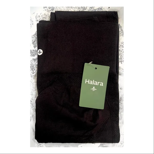 NWT HALARA OneForm Seamless Flow High Waisted Booty Scrunch Yoga Leggings Black - Image 5