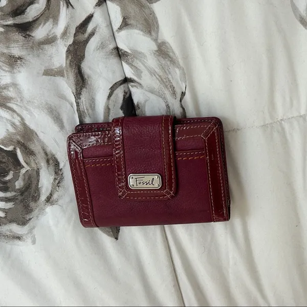 Fossil Red Genuine Leather Pattern Printed Interior Bifold Wallet - Image 3