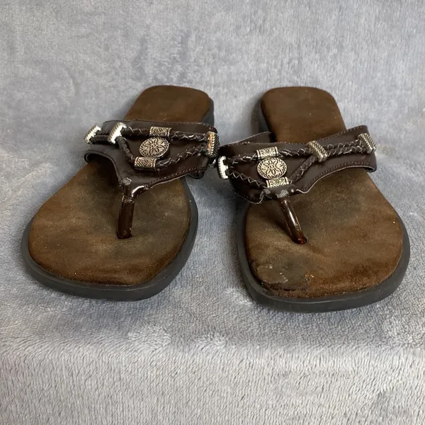 Women’s White Mountain Brown Cezar Silver Medallion Slip-on Sandal Shoes 9 - Image 3