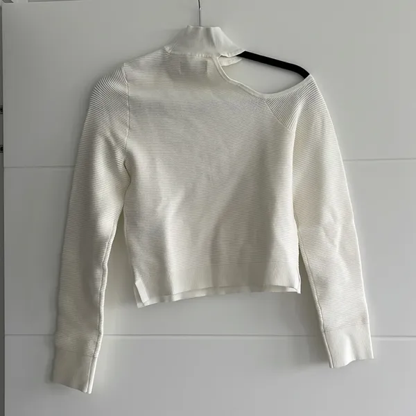 Abercrombie Off-the-shoulder sweater - Image 2