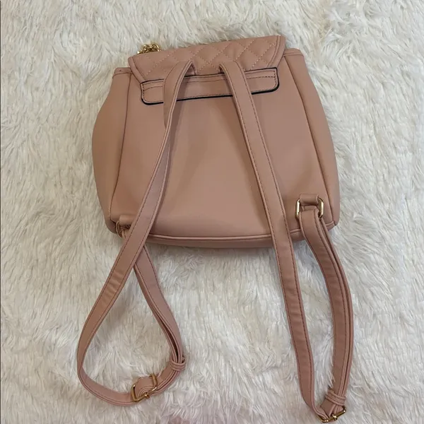 Quilted Pink Backpack with Gold Chain - Image 2