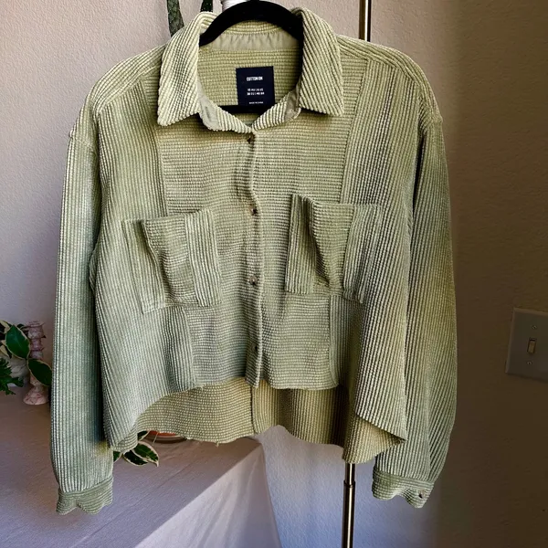 Cotton On Women's Green Cropped Cord Shacket Jacket - Image 2