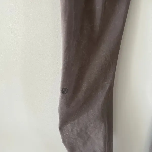 Lululemon Half Moon Inner Glow Tight 28" Leggings Size 8 - Image 4