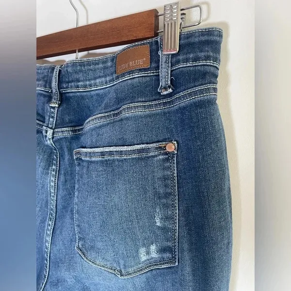 Judy Blue High Waisted Straight Fit Distressed Fray Hem Jeans 15/32 Plus EUC 021 - Image 5