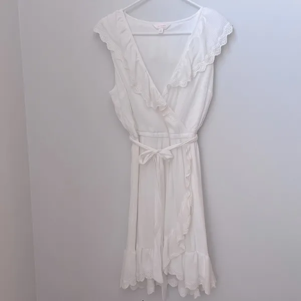 Lauren Conrad White Dress with Tie Belt Size Medium - Image 2