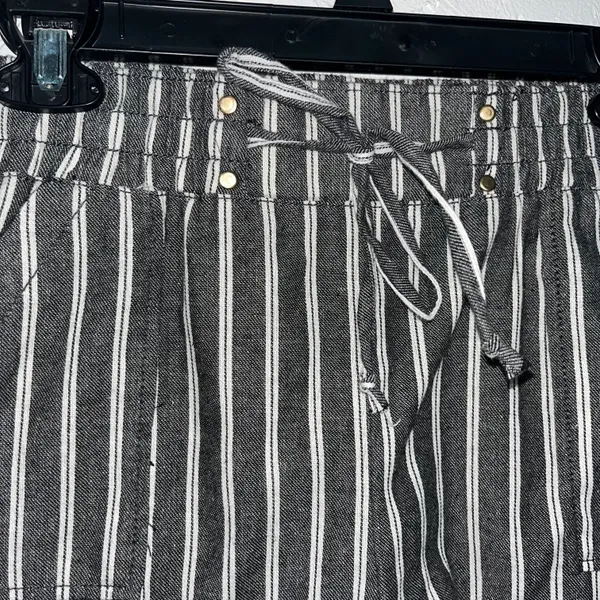 Ci Sono Gray and White Striped Linen Shorts - Image 3