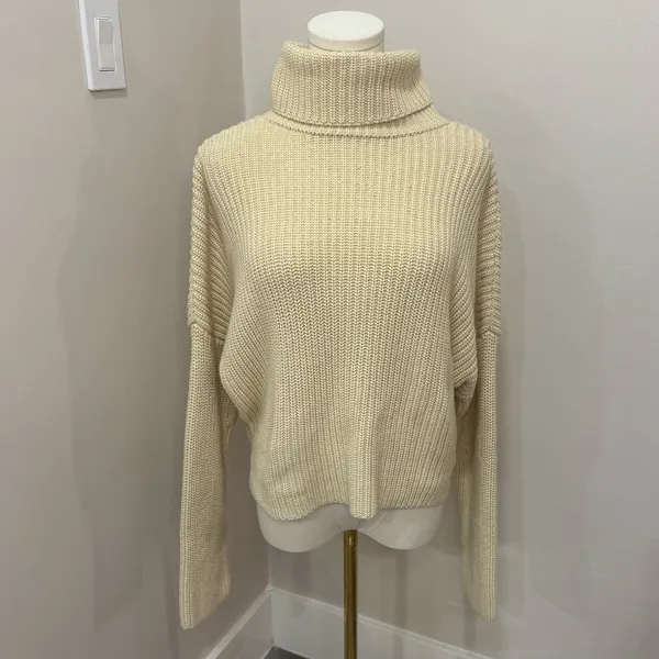Abercrombie & Fitch Cream Turtle Neck‎ Sweater Medium - Image 2