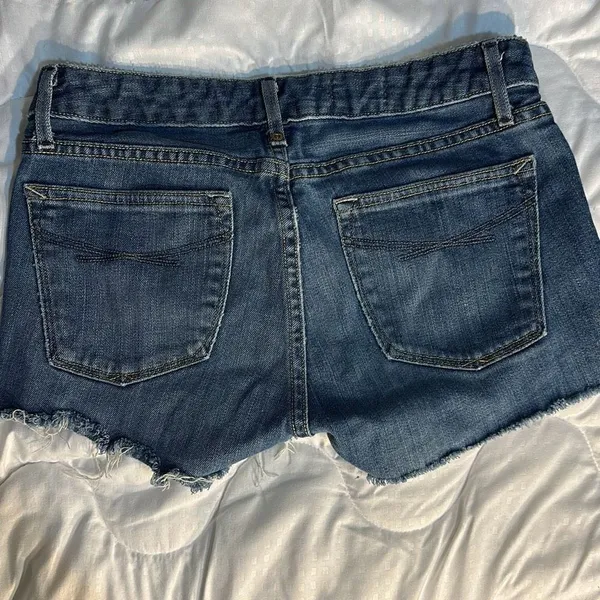 Gap Jean Shorts Waist 28 inches - Image 2