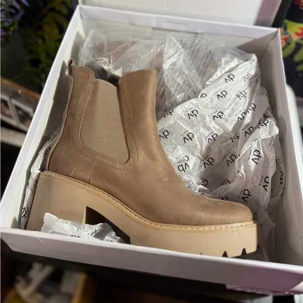 DV by Dolce Vita NWT - Tobias Taupe Chelsea Boots – Size 9.5 – New In Box - Image 3
