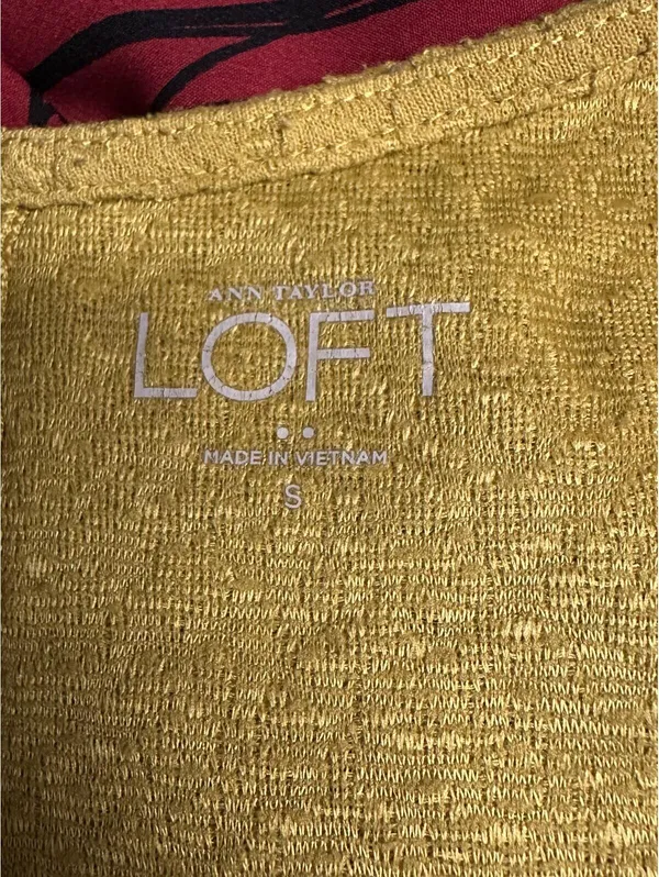 Ann Taylor LOFT textured knit top/blouse Small yellow cap sleeve minimalist - Image 8
