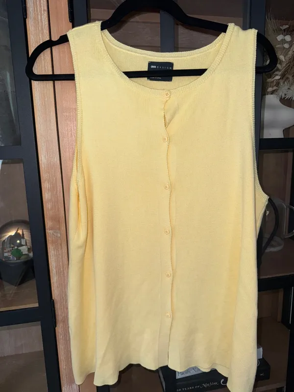 ASOS Design knit vest top butter pastel yellow sleeveless tank crewneck buttons - Image 2