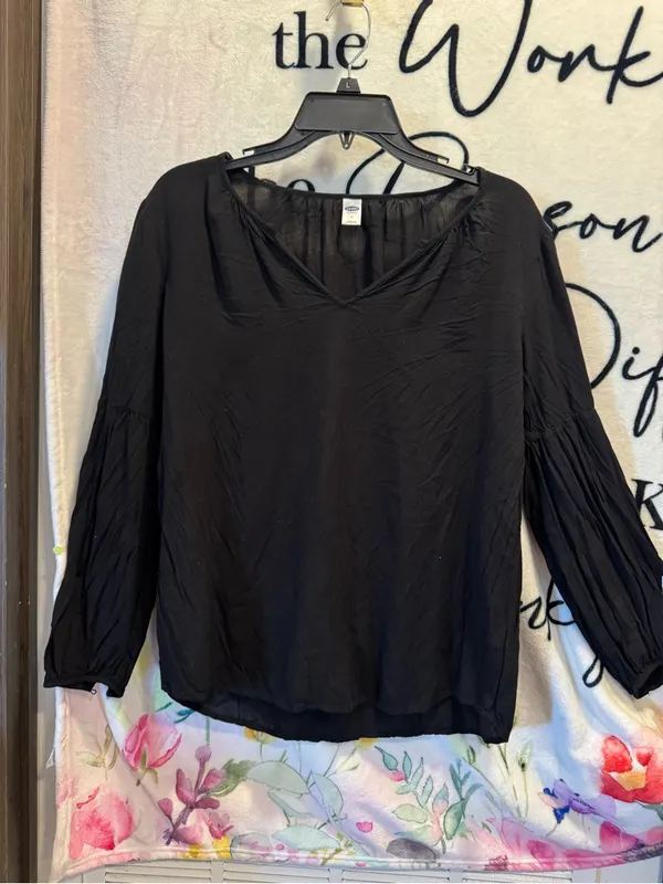 Old Navy Black Peasant Blouse V-Neck, Long Sleeve Top Size M - Image 3