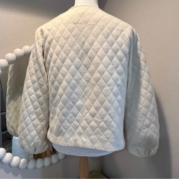 Quilted White cream Puffer Jacket Vero Moda large pockets lined - Image 3