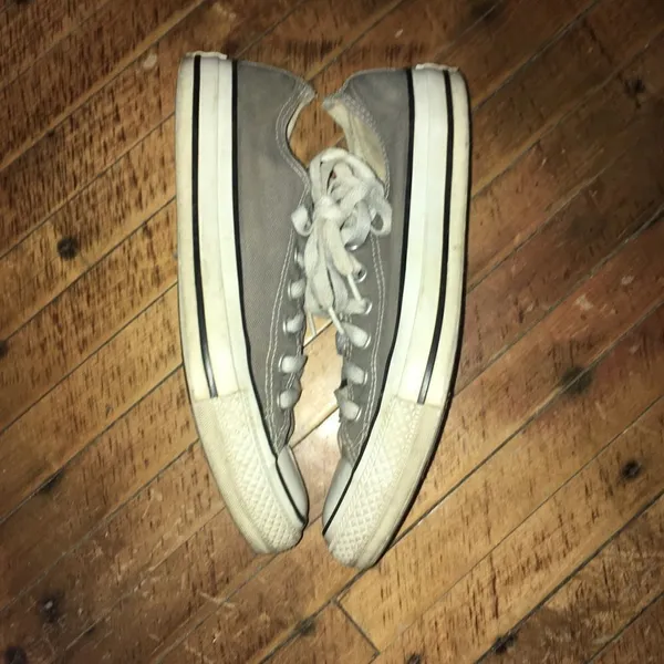 Converse gray size 7 low top sneakers - Image 3