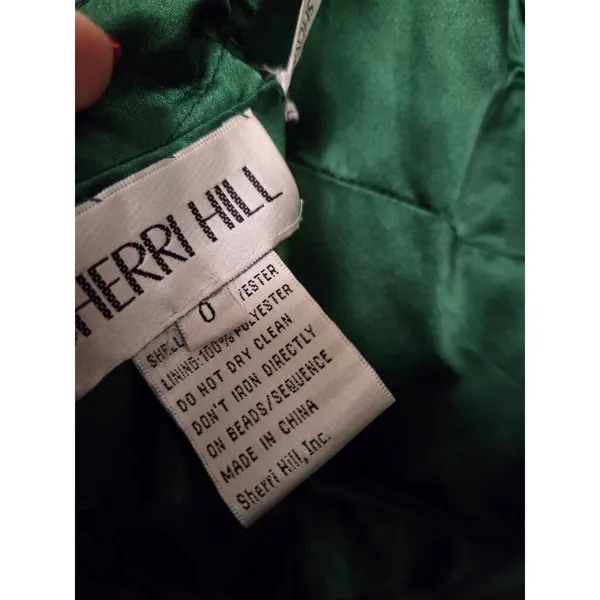 Sherri Hill 51822 Taffeta A-line gown V-neck bodice Emerald Green Size 0 SHORT - Image 5
