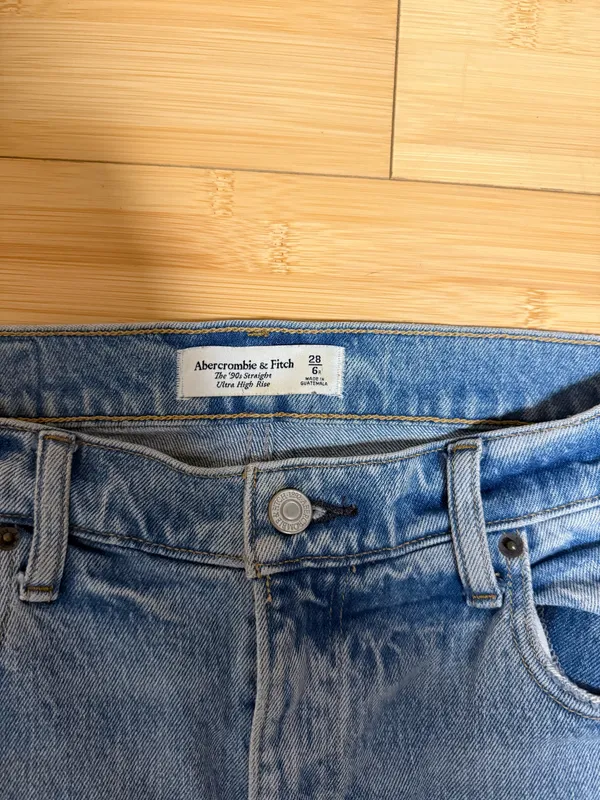 Abercrombie 90s Straight Ultra High-Rise Jeans - Image 3