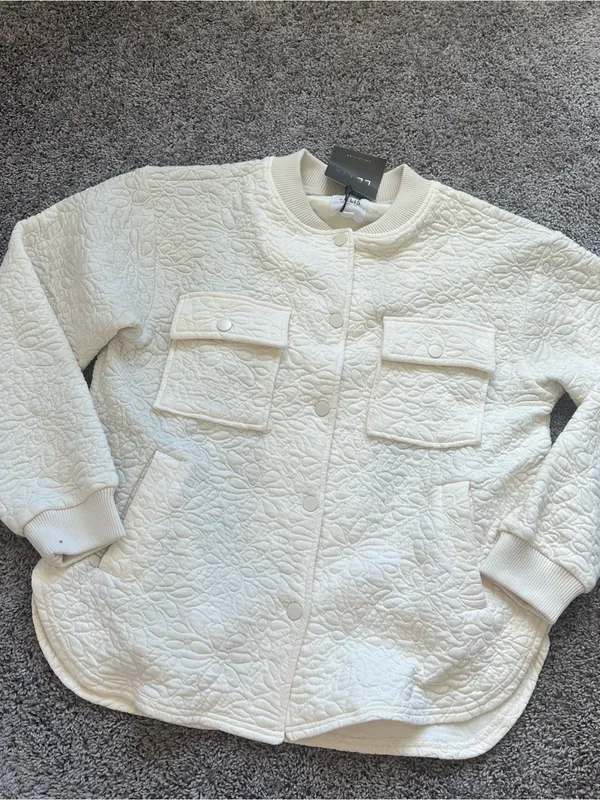 Le Lis Ivory Quilted Bomber Jacket - Image 2