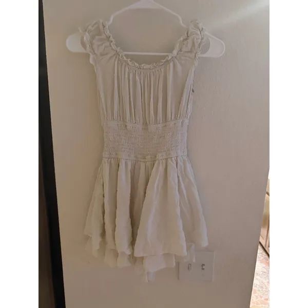 Urban Outfitters Cream Clip Dot Smocked Waist Ruffle Romper‎ Womens Small - Image 4