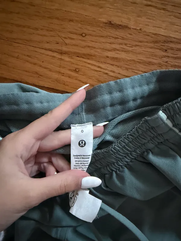 Lululemon Shorts 3" High-Rise - Image 3