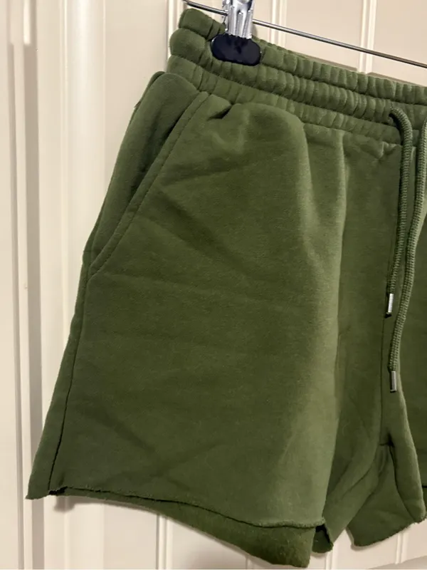 Forever 21 Green Fleece Drawstring Sweat Shorts NWOT - Image 3
