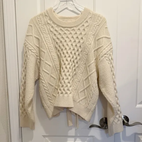 Anthropologie VIGOSS‎ Cable Knit Tie Back Sweater in Cream - Image 4
