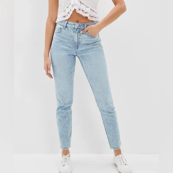 AMERICAN EAGLE Women’s AE Strigid Mom Jean in Blue Breeze Wash Denim Size 4L - Image 2