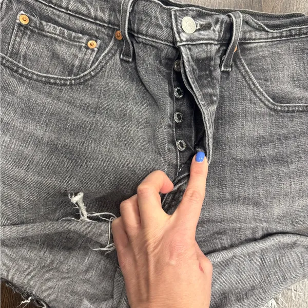 Levi’s 501 High Rise Original Denim Cut-Off Shorts - Washed Black - Size 31‎ - Image 2