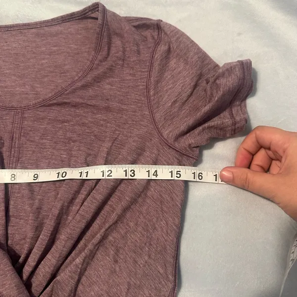 Lululemon t-shirt size 8 - Image 2