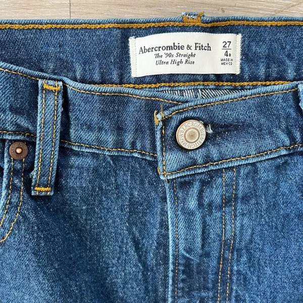 Abercrombie 27/4 The 90's Straight Ultra High Rise Jeans - Image 3