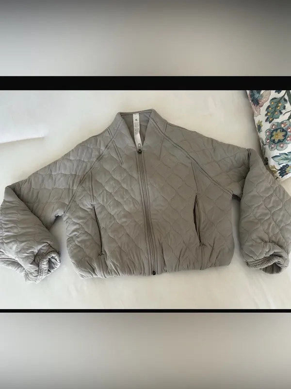 lululemon athletica Light Gray Quilted Zip Jacket - Image 4