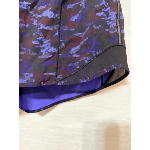 Lululemon Hotty Hot Short II 2.5 Purple Black Camo Low Rise Running Short Size 8 - Image 4