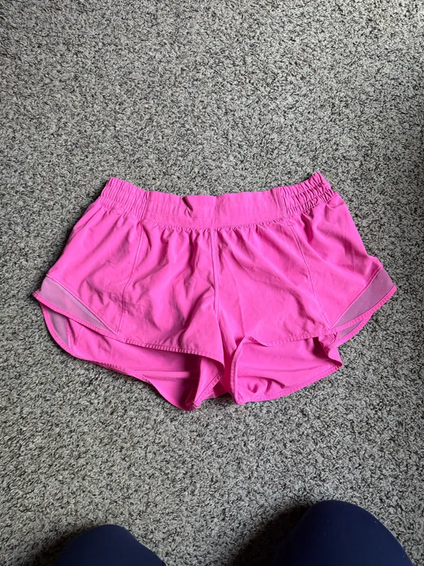 Lululemon Hotty Hot Short II *2.5" - Image 2