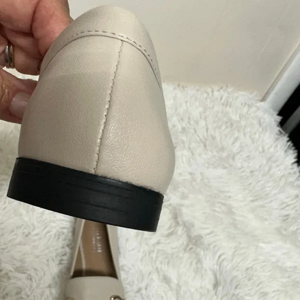 Alfani Women's Cream Loafers with Gold Chain Brand New no box - Image 8