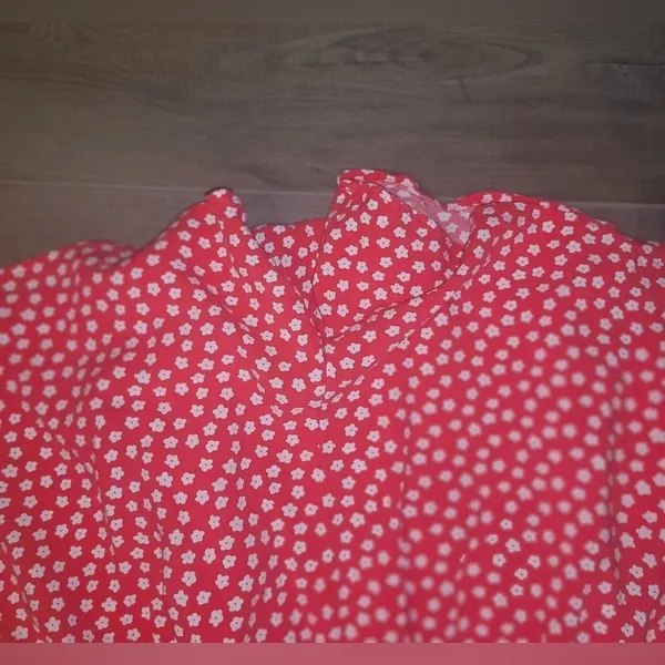 Hollister Floral Print Romper Smocked Open Back With Pockets size small - Image 6