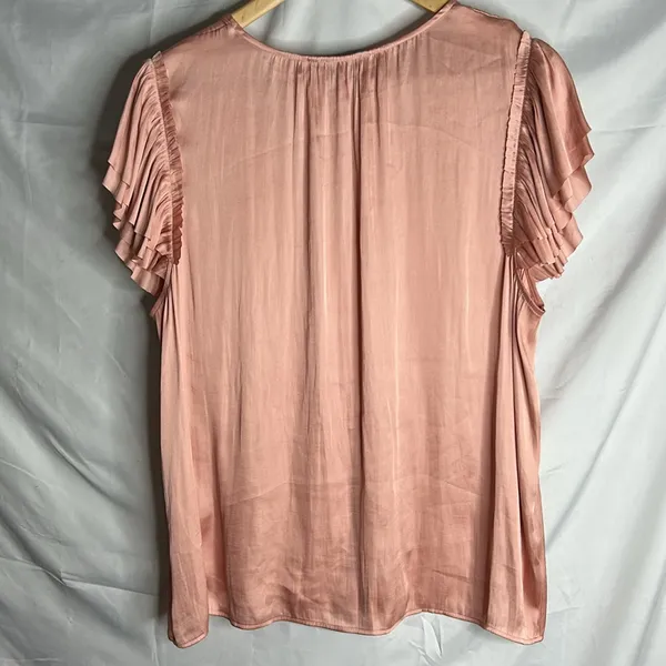 Banana Republic SOFT SATIN FLUTTER-SLEEVE TOP Size XL. - Image 2