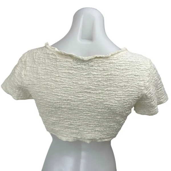 Urban Outfitters Cream Crinkle Textured Short Sleeve Button Down Crop Top Size M - Image 2